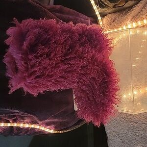 Pink furry snowboots